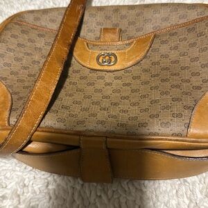 Gucci vintage women’s shoulder purse as shown leather/vinyl￼